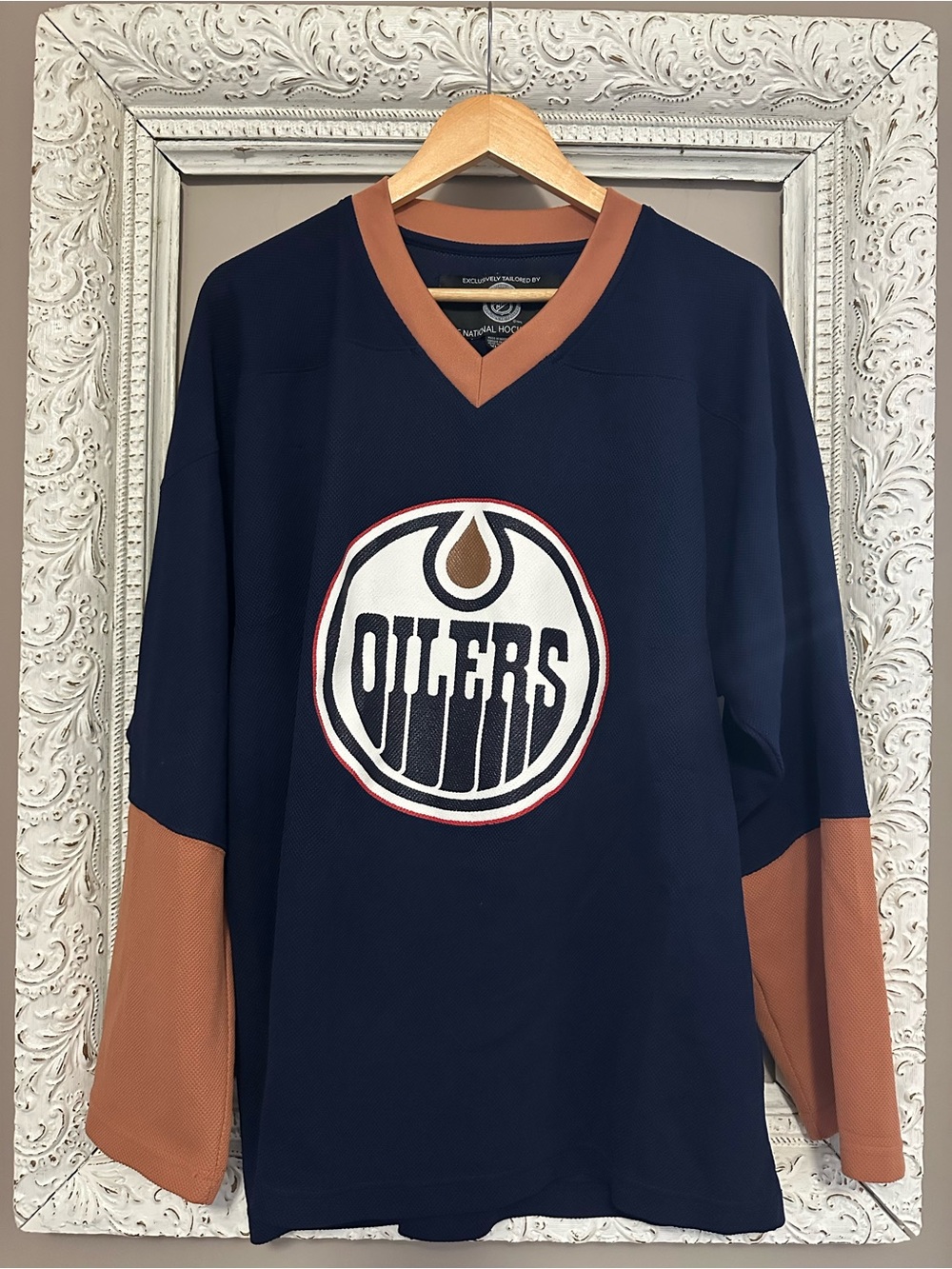Edmonton Oilers Navy & Copper Hockey Jersey. Size XL